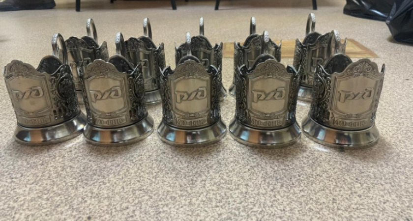 Челябинскую кладовщицу будут судить за кражу более 200 подстаканников РЖД