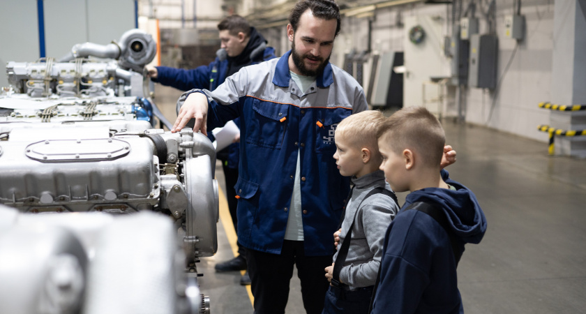 Школьники из Челябинска разработали робота для конвейера тракторного завода