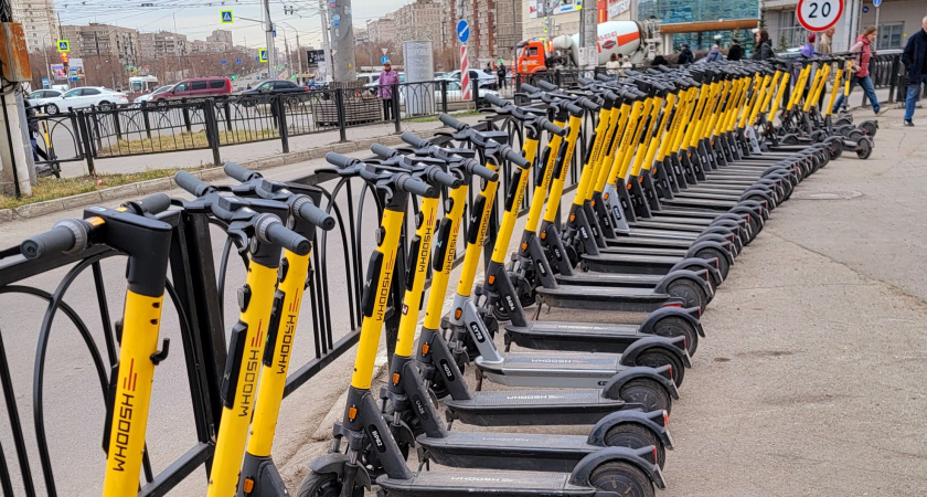 В Челябинской области утвердили штрафы для электросамокатчиков за езду в парках и брошенные самокаты
