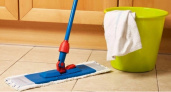 Стакан на ведро — и ламинат с линолеумом чистые до блеска: теперь мою полы только так