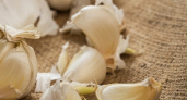 Хитрость от наших предков: положите чеснок под подушку и уже утром почувствуйте эффект