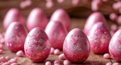 Свекла и луковая шелуха в пролете: красим пасхальные яйца новым способом — скорлупа будет цвета розовой дымки