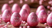 Изумительно красивые пасхальные яйца розового цвета: для покраски понадобится всего один натуральный ингредиент
