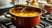 Всего 3 капли в кастрюлю — суп, не убранный в холодильник, не прокиснет на жаре: лайфхак для забывчивых