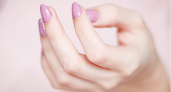 Не стилеты и не френч: 3 трендовых маникюра на май-2025 - пальцы выглядят моложе и нежнее, чем в 20 лет