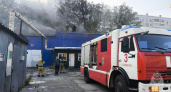 Челябинские спасатели предотвратили начавшийся с мусора пожар в автосервисе