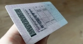 Водителей с 10-летним стажем заставят пересдавать права в июне: если не сделать — штраф 15 тысяч рублей