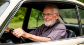 В ГАИ окончательно поставили жирную точку: до какого возраста можно водить машину - пенсионерам назвали действующие ограничения
