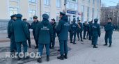 В Челябинской области спасатели помогли подростку, застрявшему в оконной решетке