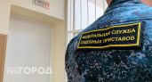 В Челябинской области мужчина угнал авто у подруги, пока та разговаривала с приставами 