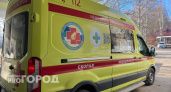 В Челябинске "легковушка" врезалась в дерево