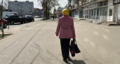 Пенсионерам необходимо срочно сходить в соцзащиту за выплатой. Деньги уже выдают