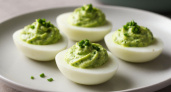Вместо надоевших бутербродов со шпротами: рецепт фаршированных яиц «Калифорнийский бриз» — не только к Новому году